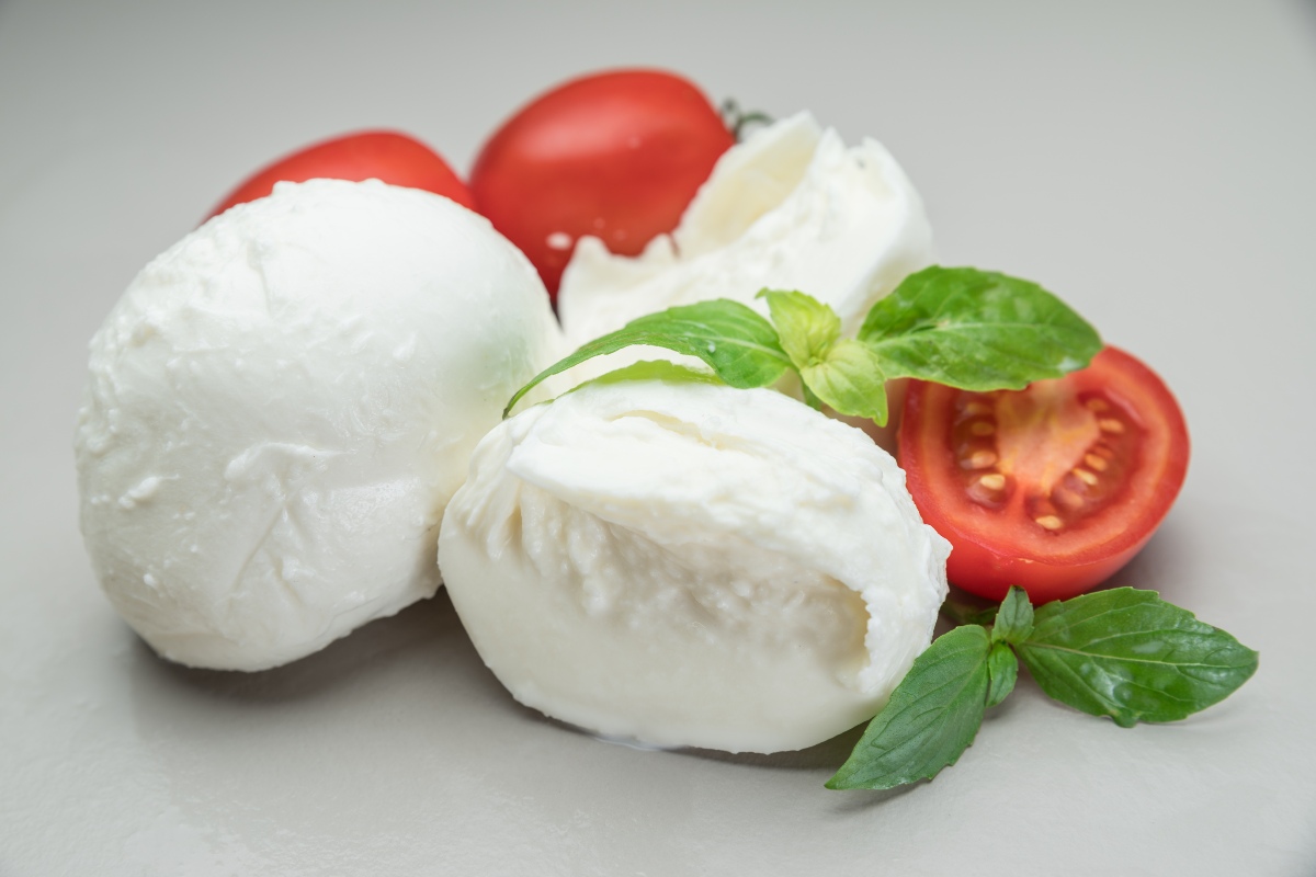 Mozzarella a metà e pomodorini