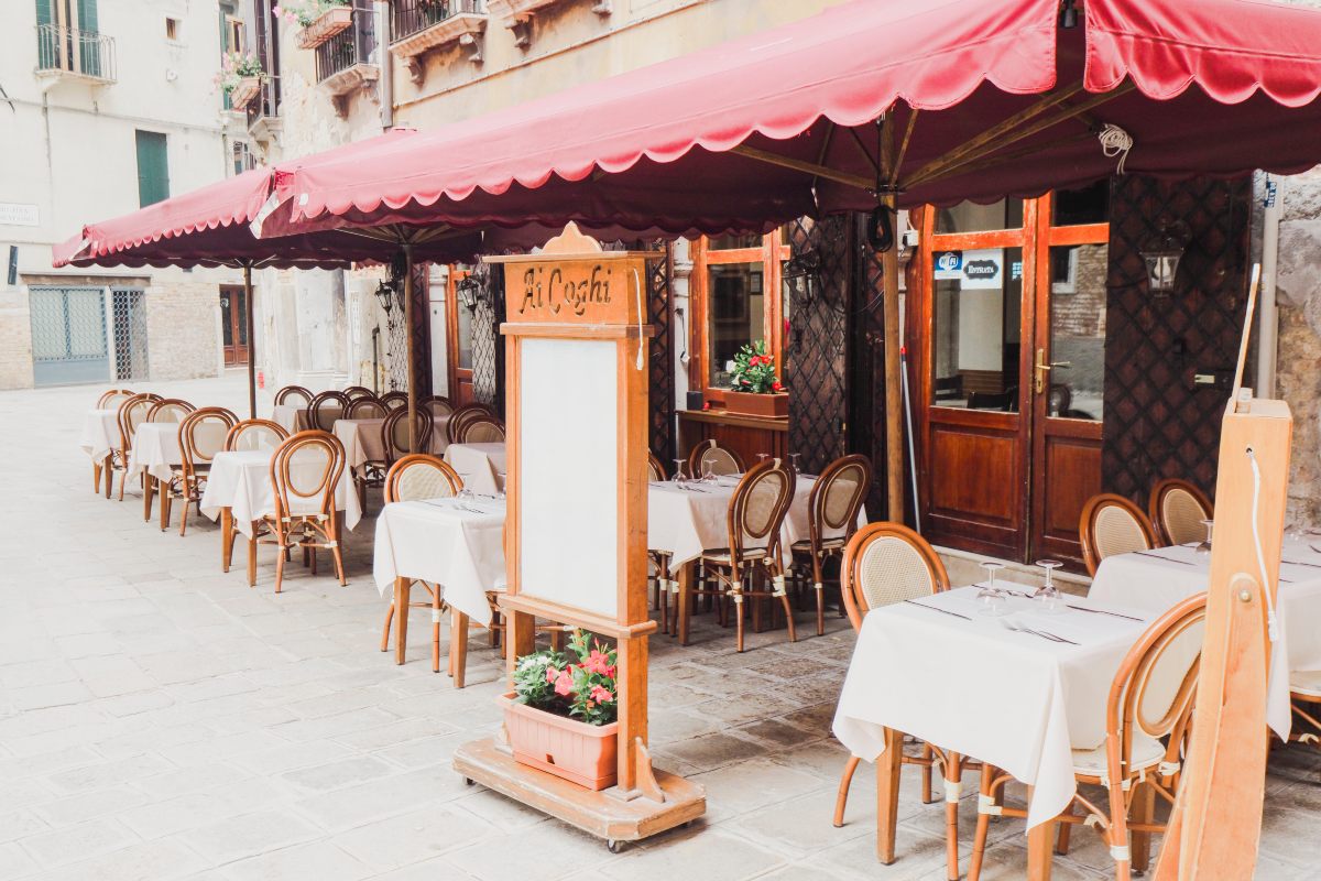 Ristorante con area esterna